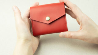 長財布と二つ折り財布はどっちがいい？女性には風水的にふたつ折り？